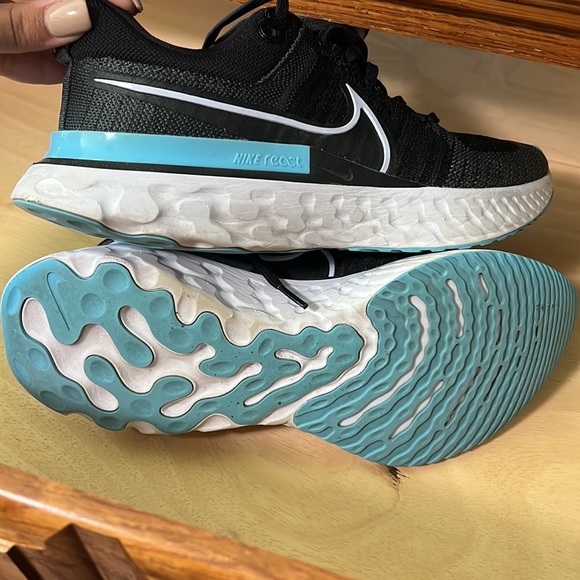 Nike infinity run flyknit, black white and blue, size 9 - Picture 4 of 4